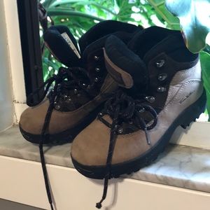 Boys Thom McAn boots size 2.5